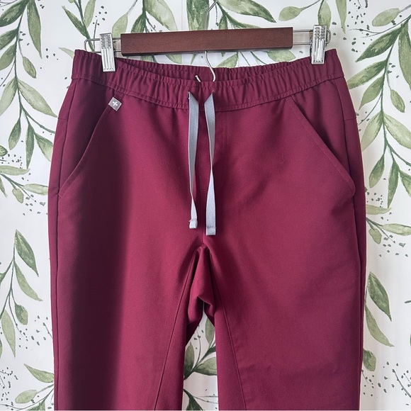 Figs Technical Collection Jogger Scrub Pants. Maroon. XS - Picture 2 of 8